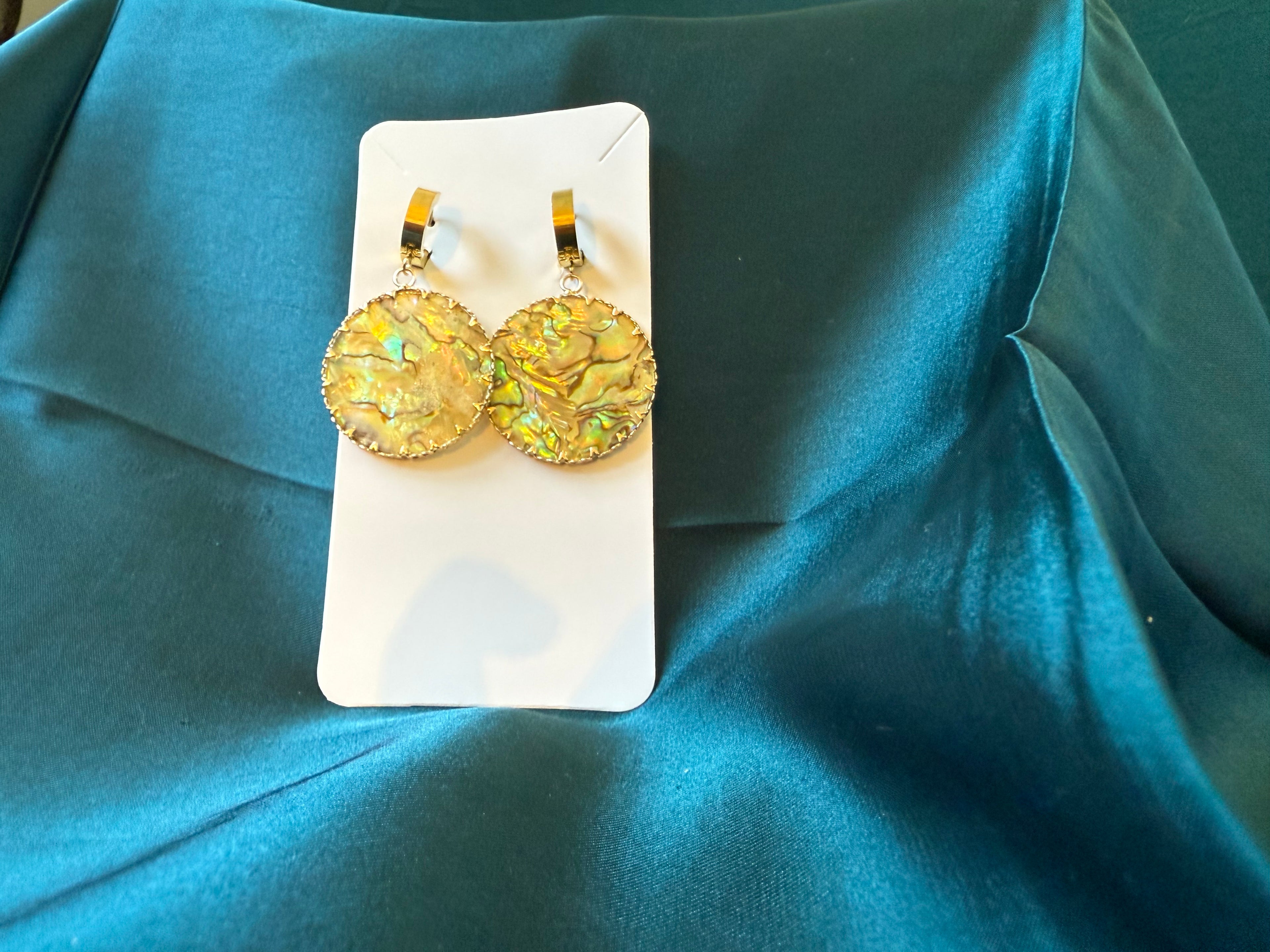 Mother of pearl shell earing