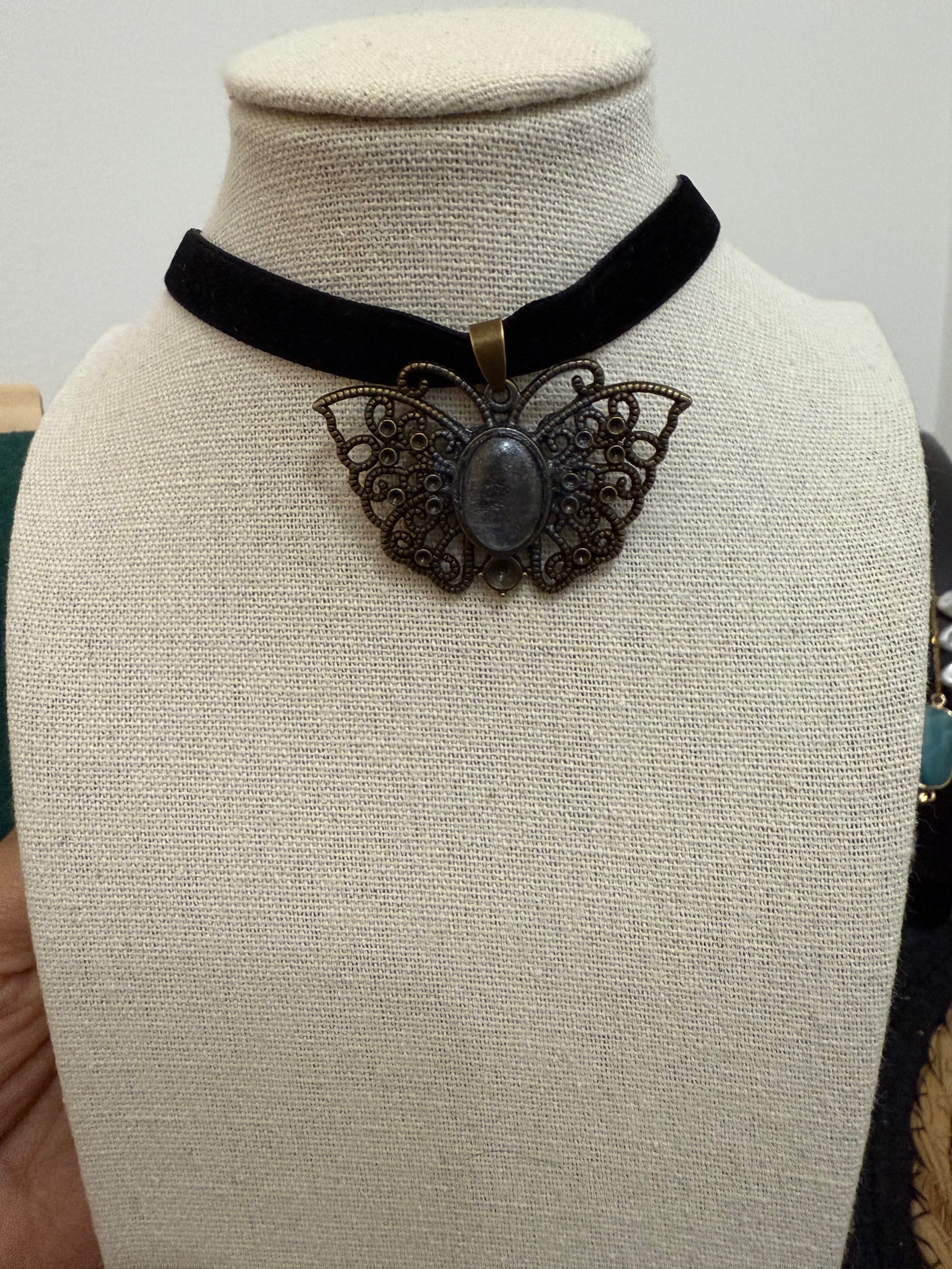 Velvet choker and pendant