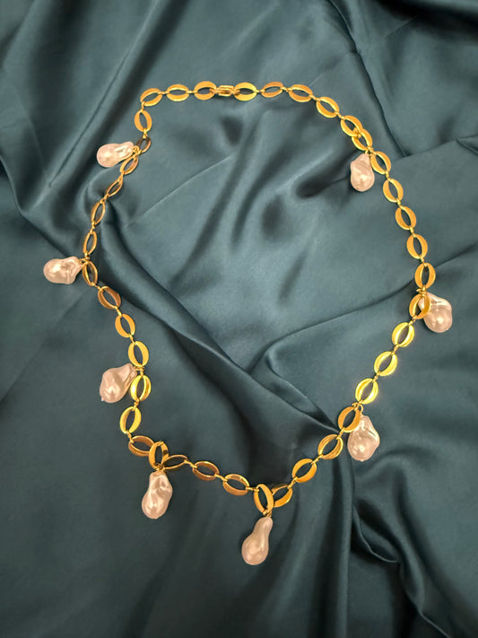 Gold & Pearl necklace